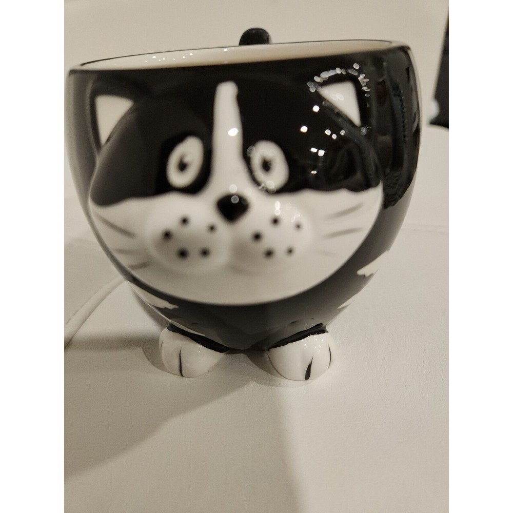 Pier 1 Imports (Retired) Chubby Cat Hand Painted Black White Mug Coffee Cup‎